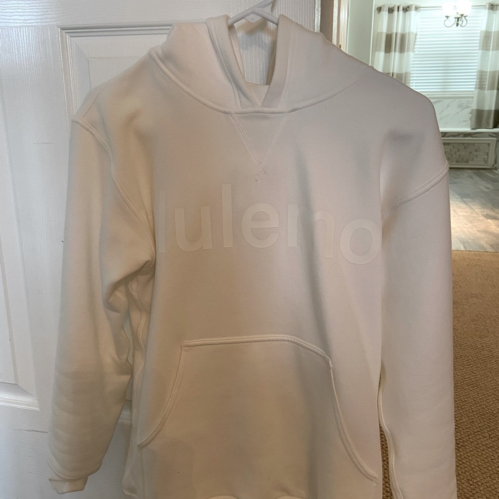 Lululemon All Yours Hoodie *Graphic
White size 4 EUC